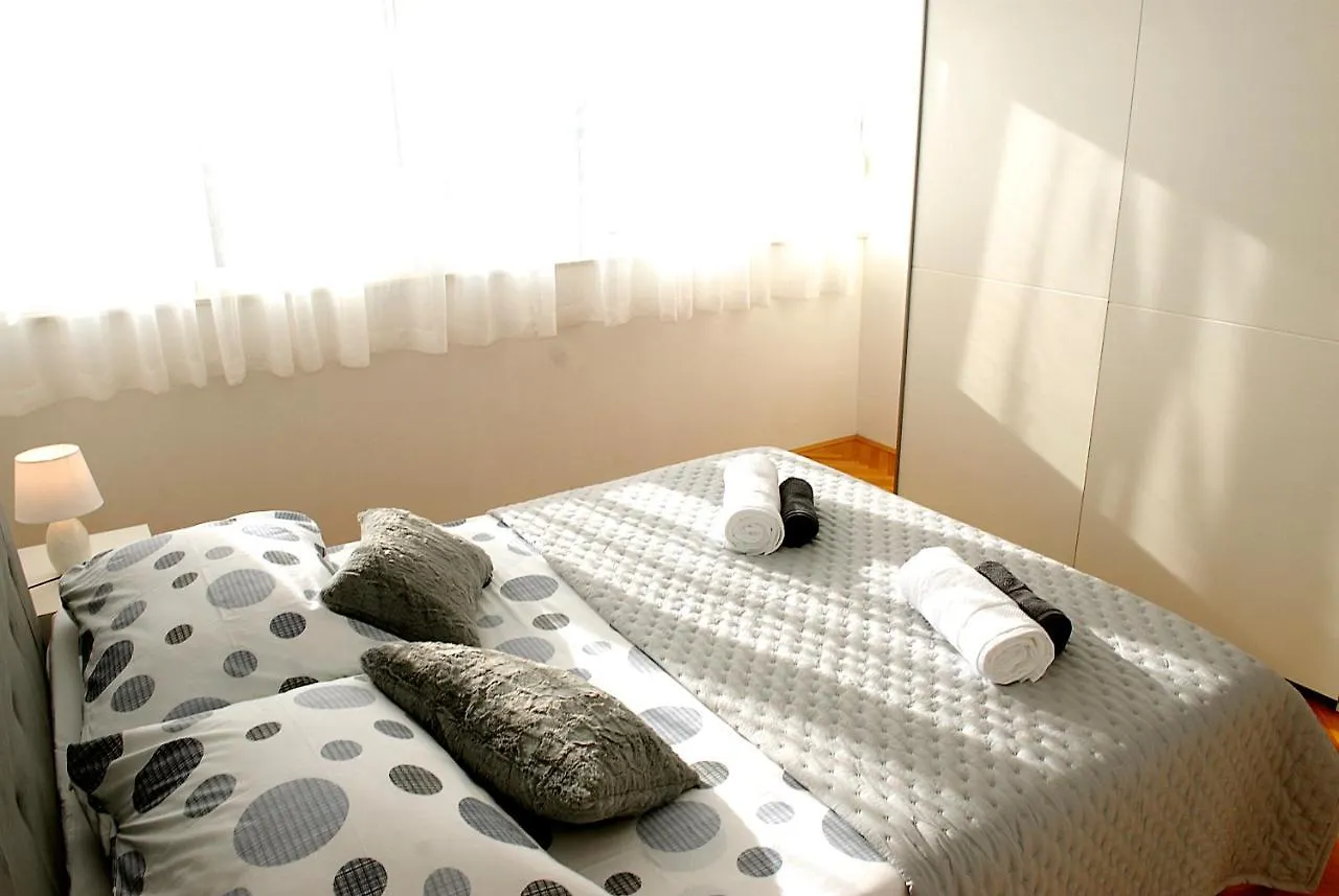 Olive Apartment Split