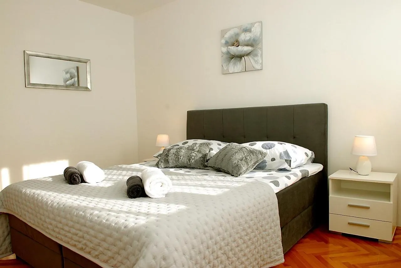 Olive Apartment Split