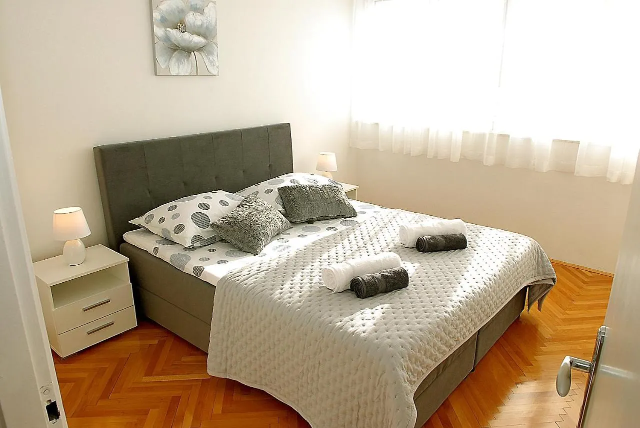 Olive Apartment Split