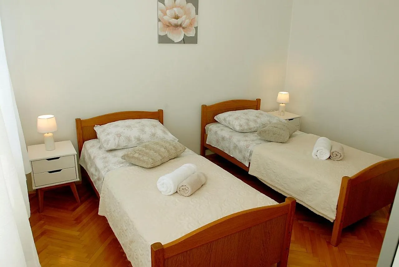 Olive Apartment Split