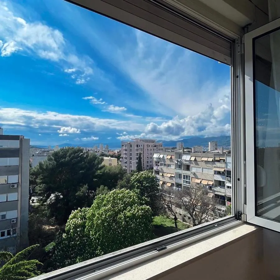Olive Apartment Split